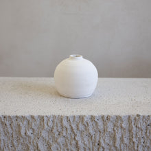 Load image into Gallery viewer, Rounded porcelain bud vase
